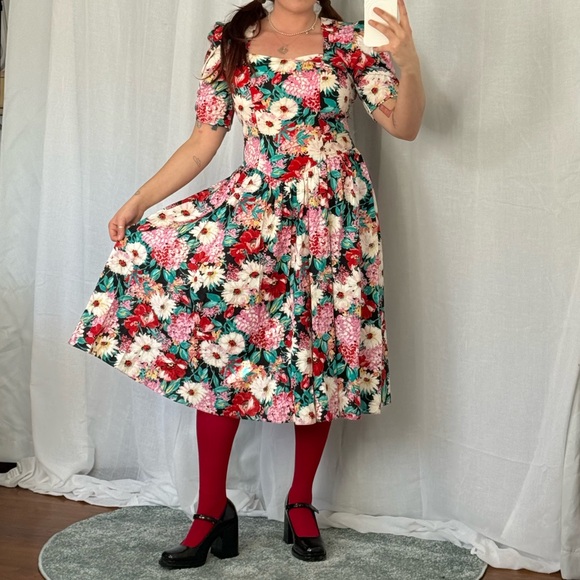 vintage floral puff sleeve midi dress - Picture 2 of 8